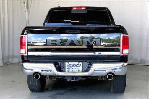 Brilliant Black Crystal Pearlcoat 2018 RAM 1500 Longhorn