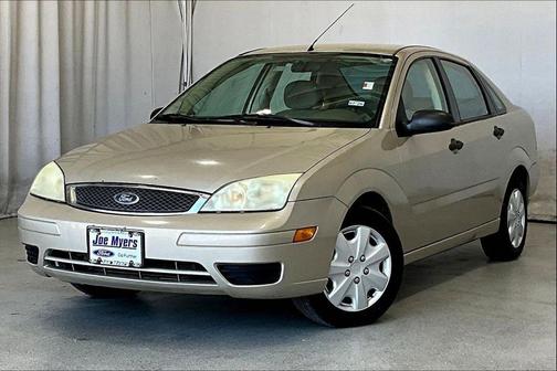 Pueblo Gold Clearcoat Metallic 2007 Ford Focus SE
