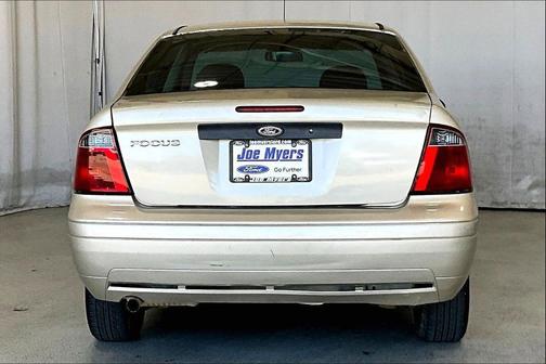 Pueblo Gold Clearcoat Metallic 2007 Ford Focus SE