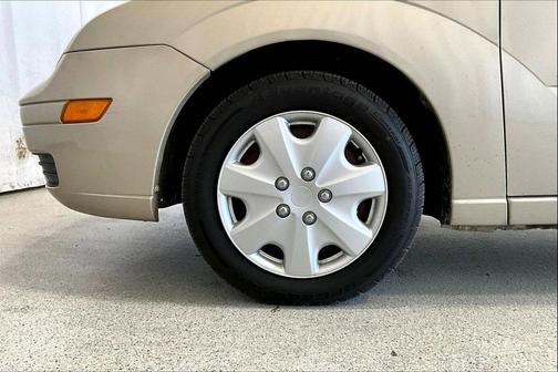 Pueblo Gold Clearcoat Metallic 2007 Ford Focus SE