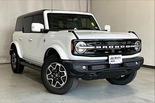 Oxford White 2024 Ford Bronco Outer Banks