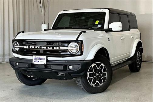 Oxford White 2024 Ford Bronco Outer Banks