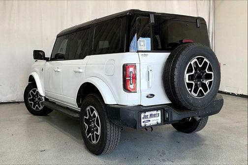 Oxford White 2024 Ford Bronco Outer Banks