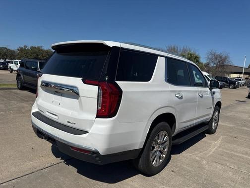 2023 GMC Yukon SLT