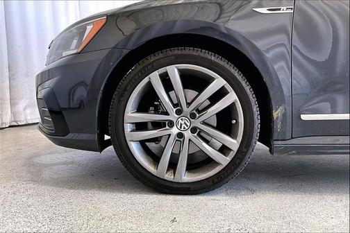 2017 Volkswagen Passat 1.8T R-Line w/Comfort
