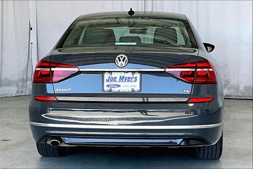 2017 Volkswagen Passat 1.8T R-Line w/Comfort