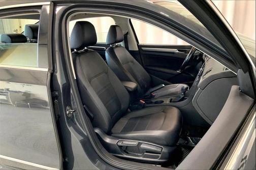 2017 Volkswagen Passat 1.8T R-Line w/Comfort