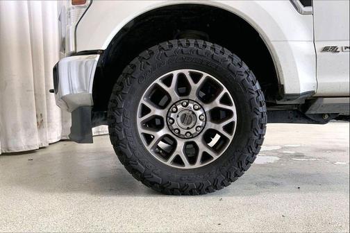 Star White Metallic Tri-Coat 2022 Ford F-250 Lariat
