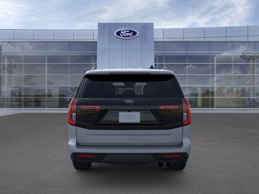 Glacier Gray Metallic Tri-Coat 2026 Ford Expedition Tremor