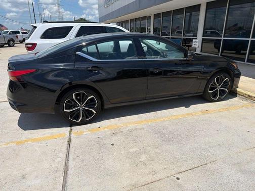 Super Black Clearcoat 2024 Nissan Altima 2.5 SR