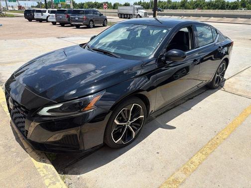 Super Black Clearcoat 2024 Nissan Altima 2.5 SR