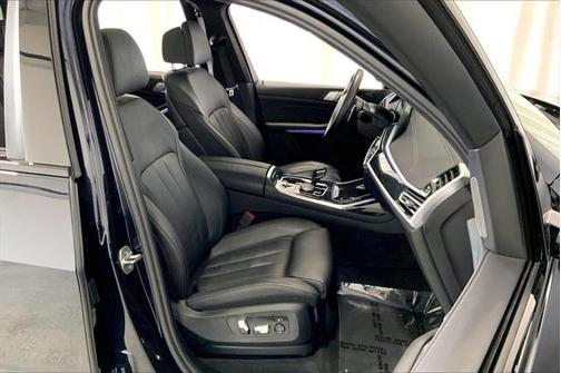 2022 BMW X7 M50i