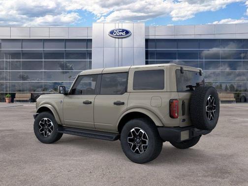 Desert Sand 2026 Ford Bronco Outer Banks