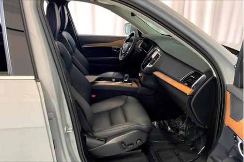 2024 Volvo XC90 B6 Plus Bright Theme 7-Seater