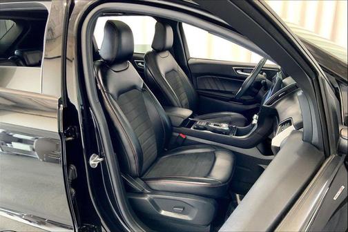 Agate Black Metallic 2022 Ford Edge ST Line