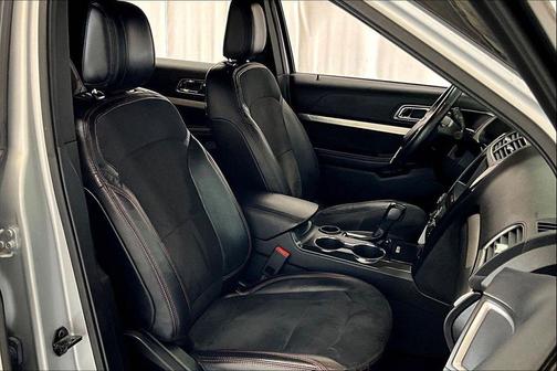 Magnetic Metallic 2019 Ford Explorer XLT