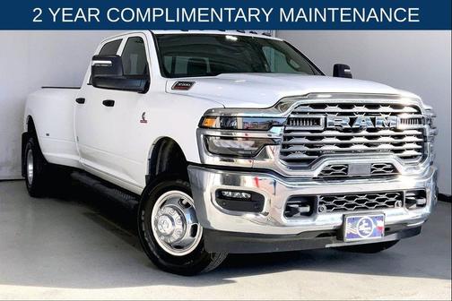 Bright White Clearcoat 2026 RAM 3500 Tradesman Crew Cab 4x4 8' Box