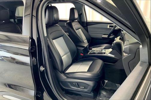 Agate Black Metallic 2023 Ford Explorer XLT