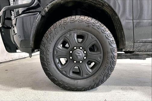 Brilliant Black Crystal Pearlcoat 2017 RAM 2500 Lone Star Crew Cab 4x4 8' Box