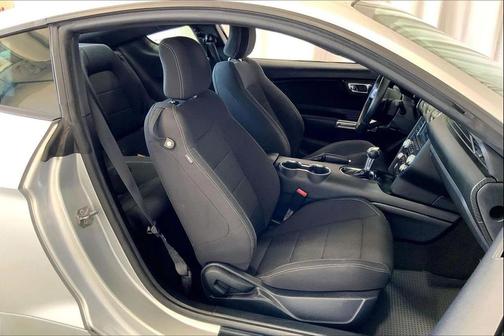 2016 Ford Mustang V6