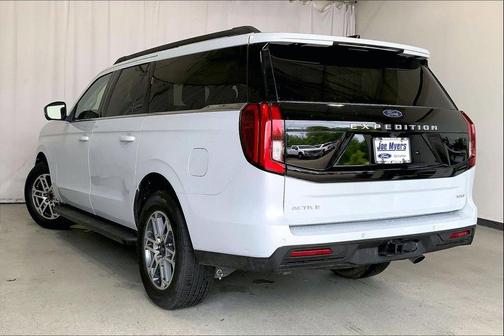 Space Silver Metallic 2025 Ford Expedition Max Active 4x2