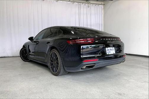 2018 Porsche Panamera 4