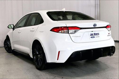Ice Cap 2024 Toyota Corolla Hybrid SE