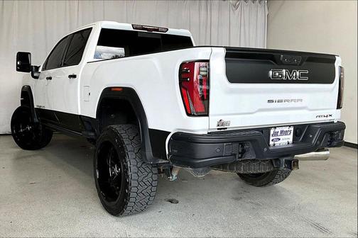 Summit White 2024 GMC Sierra 2500 AT4X