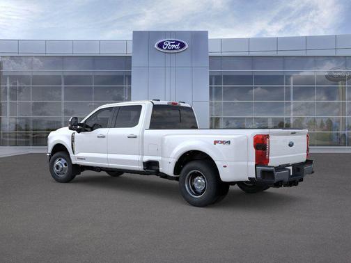 Star White Metallic Tri-Coat 2026 Ford F-350 Lariat