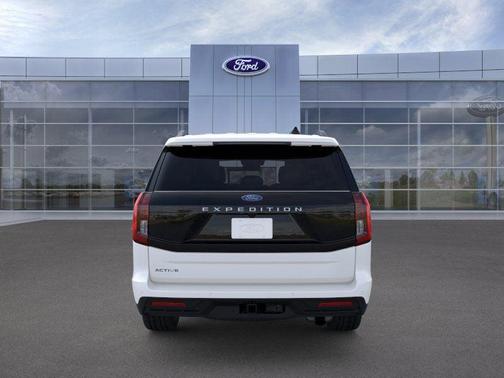 Star White Metallic Tri-Coat 2025 Ford Expedition Active