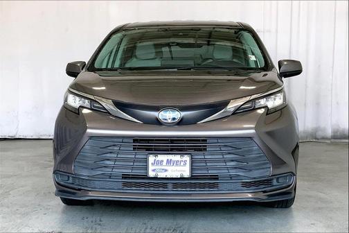 2022 Toyota Sienna LE
