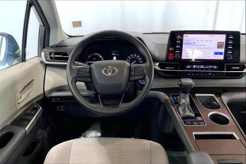 2022 Toyota Sienna LE