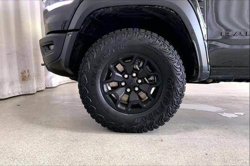 Diamond Black Crystal Pearlcoat 2026 RAM 1500 RHO Crew Cab 4x4 5'7' Box