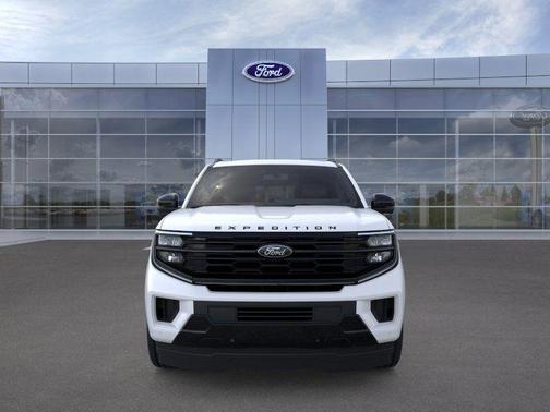 Star White Metallic Tri-Coat 2026 Ford Expedition Platinum