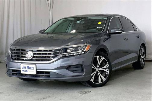 Platinum Gray Metallic 2022 Volkswagen Passat 2.0T SE