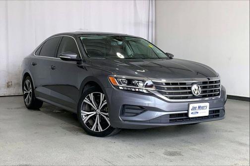 Platinum Gray Metallic 2022 Volkswagen Passat 2.0T SE