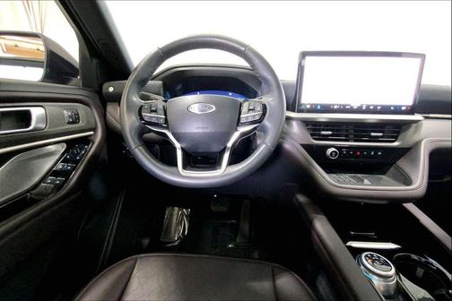 Agate Black Metallic 2025 Ford Explorer Platinum