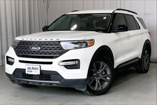 Star White Metallic Tri-Coat 2022 Ford Explorer XLT