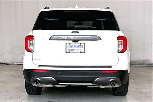 Star White Metallic Tri-Coat 2022 Ford Explorer XLT