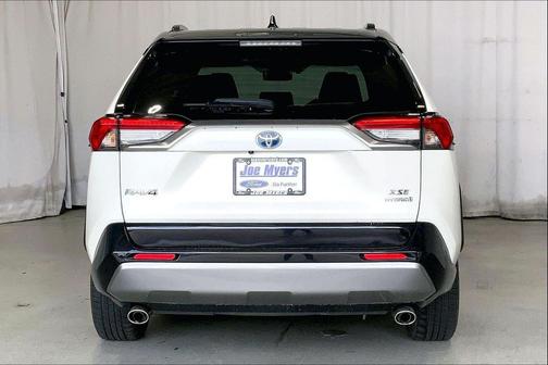Blizzard Pearl 2019 Toyota RAV4 Hybrid SE