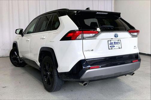Blizzard Pearl 2019 Toyota RAV4 Hybrid SE