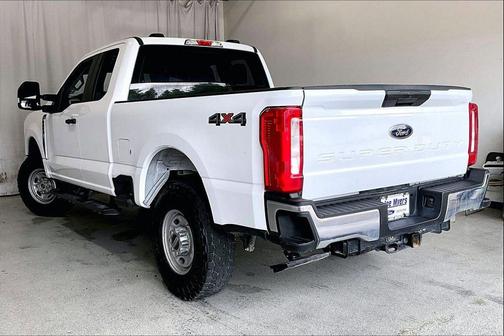 Oxford White 2024 Ford F-250 XL