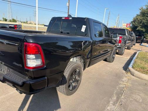Diamond Black Crystal Pearlcoat 2024 RAM 1500 Big Horn/Lone Star