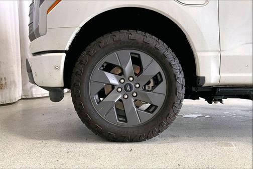 Star White Metallic Tri-Coat 2023 Ford F-150 Lightning LARIAT