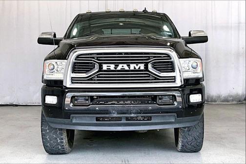 Brilliant Black Crystal Pearlcoat 2018 RAM 2500 Longhorn