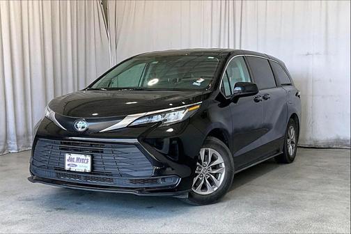 2022 Toyota Sienna LE