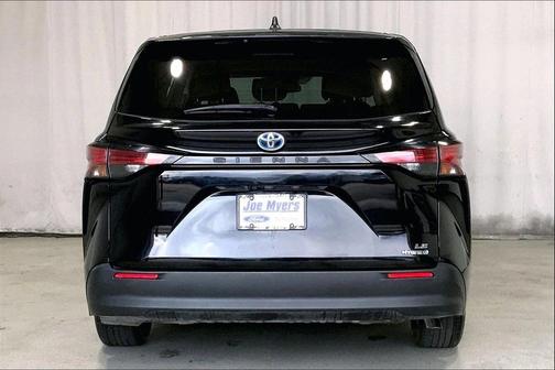 2022 Toyota Sienna LE