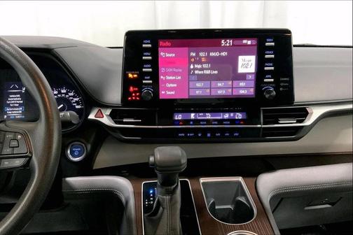 2022 Toyota Sienna LE