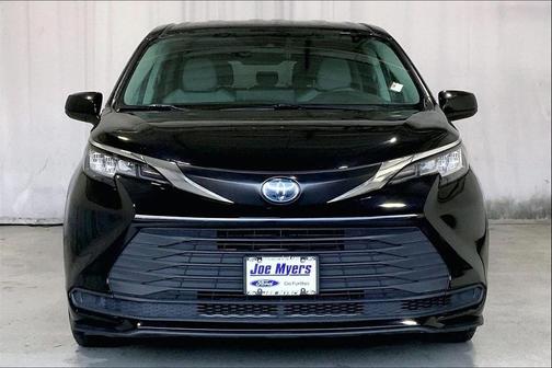 2022 Toyota Sienna LE