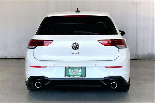 Opal White Pearl 2024 Volkswagen Golf GTI 2.0T SE DSG